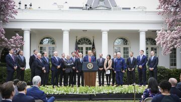 Κορωνοϊός: Οι ΗΠΑ κατηγορούν την Κίνα ότι «κρύβει» νεκρούς και ασθενείς