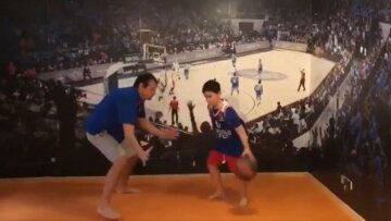 Κορωνοϊός: Ο Αταμάν παίζει μπάσκετ με τον γιο του που έχει φανέλα Λάρκιν