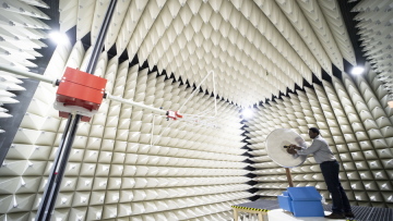 Κορωνοϊός – Βρετανία: Πυρπολούν κεραίες 5G μετά τις θεωρίες συνωμοσίας