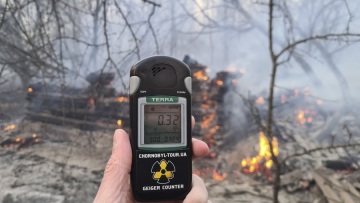 Ουκρανία: Μαίνεται ανεξέλεγκτη η πυρκαγιά στο Τσερνόμπιλ