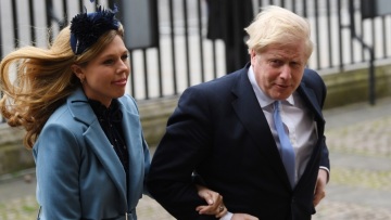 Ο Μπόρις Τζόνσον στην εντατική: Αγωνία για την έγκυο μνηστή του και τα παιδιά του