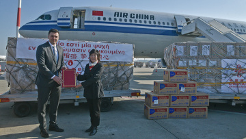 «Μάχη» για ιατρικό υλικό: Ποιοι είναι οι χορηγοί της μεγάλης προσπάθειας στην Ελλάδα