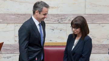 Κορωνοϊός: Τηλεδιάσκεψη Μητσοτάκη –Σακελλαροπούλου την Τετάρτη