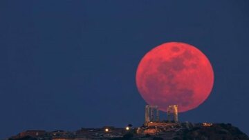 Ροζ πανσέληνος: Υπερθέαμα με τη μεγαλύτερη σελήνη του 2020 στον αποψινό ουρανό