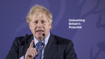 Βρετανία: Χαραμάδα αισιοδοξίας για τον Τζόνσον - Αγωνία για το «κενό εξουσίας»