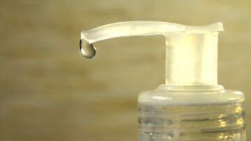 ΣΔΟΕ: Κατάσχεσε 4.000 λίτρα «αντισηπτικών» χωρίς άδεια