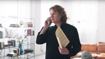   Ο Πέτρος Γαϊτάνος επιστρέφει: Δείτε τα δυο νέα διαφημιστικά viral spots για το Πάσχα 