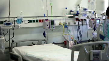 Κορωνοϊός - ΜΕΘ: Η «μάχη» στις εντατικές και τα ενθαρρυντικά μηνύματα