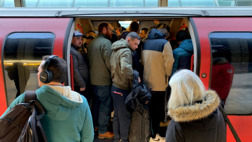 Κορωνοϊός: Τι έκανε η Ελλάδα και τι δεν έκανε η Βρετανία στη μάχη με τον ιό