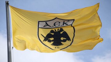 Απαγόρευση κυκλοφορίας: Η ΑΕΚ πληρώνει το πρόστιμο και δίνει το πρώτο διαρκείας στον παππού που τιμωρήθηκε με πρόστιμο