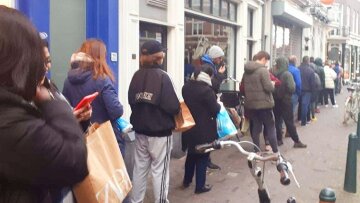 Κορωνοϊός - Ολλανδία: Ανοίγουν σχολεία και κομμωτήρια παρά την αύξηση κρουσμάτων