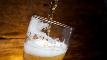 93χρονη ζητά...μπίρα για την καραντίνα της και γίνεται viral