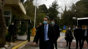 Επίσκεψη Μητσοτάκη στο Εθνικό Κέντρο Αιμοδοσίας