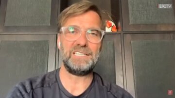 Ο Κλοπ εξηγεί γιατί δεν θα τον δει ποτέ ο κόσμος με σακάκι στον πάγκο