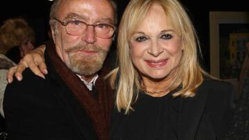 Έξαλλη η Άννα Φόνσου με τον Ντίνο Καρύδη: Ντροπή να γράφει «πεινάω, βοηθήστε με»