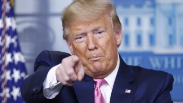 Τραμπ: Τα «παιχνίδια» με την πανδημία στην εκστρατεία επανεκλογής του