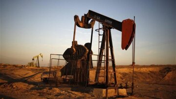 Σε χαμηλά 21 ετών βυθίζεται η τιμή του πετρελαίου – Έχασε και τα 15 δολ/βαρέλι