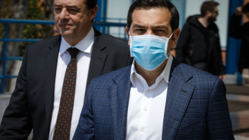 Ερώτηση Τσίπρα σε Μητσοτάκη για τους ελεύθερους επαγγελματίες και τους επιστήμονες