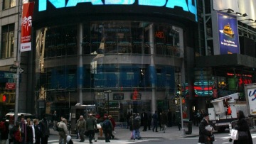 Wall Street: «Εκτόξευση» του Nasdaq - Άνοδος 20% για την Tesla