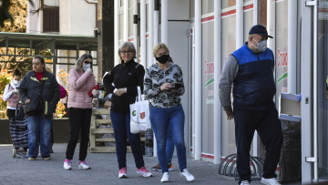 Κορωνοϊός – Σκόπια: Χαλάρωση στα μέτρα απαγόρευσης – Υποχρεωτική η χρήση μάσκας