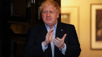 Κορωνοϊός - Βρετανία: «Αναστήθηκε» ο Τζόνσον - Επιστρέφει τη Δευτέρα στην Ντάουνινγκ Στριτ