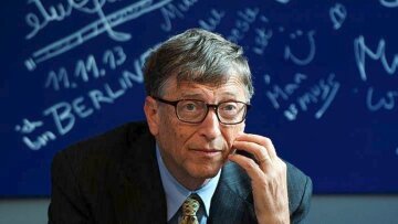 Μπιλ Γκέιτς: Τι πρέπει να κάνουμε για να σταματήσουμε την πανδημία και πώς θα ξανανοίξουν οι οικονομίες