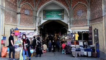 Κορωνοϊός - Ιράν: Ο Ροχανί σχεδιάζει να ανοίξει και πάλι τα τζαμιά 