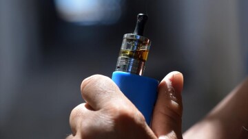 Έρευνα - Ηλεκτρονικό τσιγάρο: Κάνει παρόμοια ζημιά στα αγγεία όσο και το παραδοσιακό