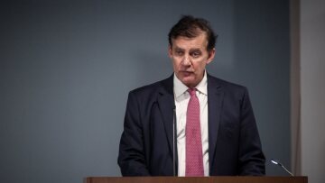 Κορωνοϊός: Εντός των τειχών ο υψηλότερος κίνδυνος να μεταδοθεί ο ιός, προειδοποιεί ο πρύτανης του ΕΚΠΑ