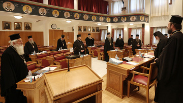 Ιερά Σύνοδος: Αποδεχόμαστε τις αποφάσεις της Πολιτείας - Αδιαπραγμάτευτη η Θεία Κοινωνία