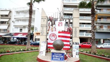 Ολυμπιακός: Άγνωστοι βεβήλωσαν το μνημείο της Θύρας 7 