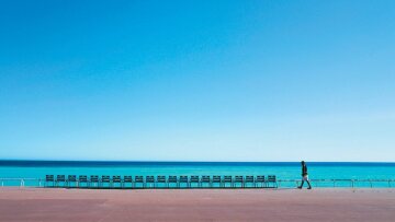 Καλοκαίρι-Τουρισμός: Η αγωνία της άδειας ξαπλώστρας