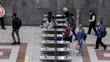 Άρση των μέτρων: Ομαλά κύλησαν οι πρώτες ώρες της νέας κανονικότητας