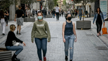 Κορωνοϊός: Η αισιοδοξία των ειδικών αλλά και η αβεβαιότητα για την πορεία του ιού το καλοκαίρι 