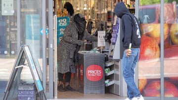 Κορωνοϊός στη Βρετανία: Η χαλάρωση των μέτρων θα αφορά κυρίως τους εξωτερικούς χώρους