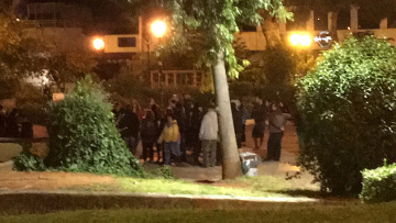 Με μεγάφωνα στις πλατείες η αστυνομία: Γεμάτη η Βαρνάβα στο Παγκράτι - Δείτε εικόνες από την Κηφισιά ως την Κυψέλη