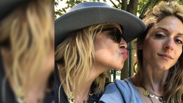 Γιορτή της μητέρας: Οι διάσημοι λένε «χρόνια πολλά» στις μαμάδες τους