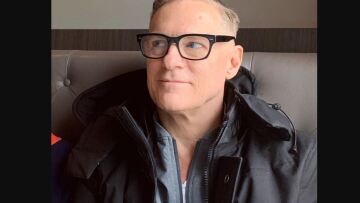 Μπράιαν Άνταμς για Κινέζους:  Γα@@@νοι μπάσταρδοι που τρώνε νυχτερίδες και κατασκευάζουν ιούς