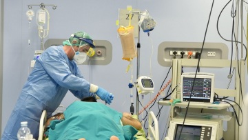 Γαλλία: Έπεσε σε διψήφιο νούμερο ο αριθμός των νέων θανάτων