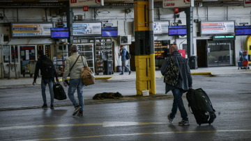 Μετακινήσεις εκτός νομού: Πώς θα ταξιδεύουμε με λεωφορεία, τρένα και αεροπλάνα από Δευτέρα