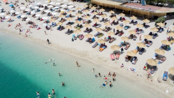  Έπαινοι από τα γαλλικά ΜΜΕ για την επιστροφή της Ελλάδας στη «νέα κανονικότητα»