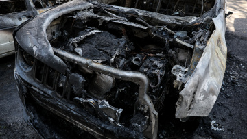 Έκαψαν ΑΤΜ και αυτοκίνητα σε Παγκράτι, Πετράλωνα, Κυψέλη, Γαλάτσι, Νέα Σμύρνη και Χαλάνδρι