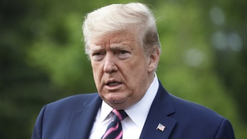 Μαινόμενος Τραμπ κατά Παγκόσμιου Οργανισμού Υγείας: Είναι μαριονέτα της Κίνας 