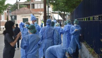 Κορωνοϊός: Ξεκίνησε το δεύτερο στάδιο της μαζικής δειγματοληψίας στη Ν. Σμύρνη Λάρισας