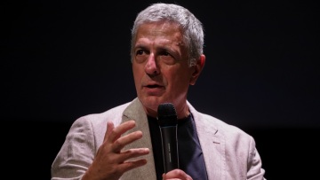 ΣΥΡΙΖΑ: Με... γκιλοτίνα παρομοίασε τα κομματικά όργανα ο Κούλογλου - Υποχρεώθηκε σε... ανασκευή, με δήλωση υπέρ Τσίπρα