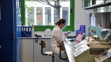 Κορωνοϊός: Εντοπίστηκε μετάλλαξη του ιού που είναι δέκα φορές περισσότερο μεταδοτική 