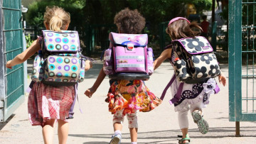  Άρση μέτρων: Σήμερα η απόφαση για τα δημοτικά σχολεία  - Τι ισχύει από αύριο για εστίαση, μετακινήσεις