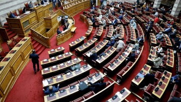 Επιδότηση δανείων: Στη βουλή το νομοσχέδιο - Ποιες είναι οι προϋποθέσεις ένταξης