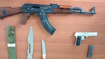 Ηράκλειο: Νεαρός συνελήφθη με Καλάσνικοφ και άλλα όπλα 