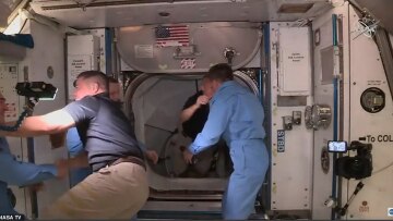 SpaceX: Αστροναύτης χτύπησε το κεφάλι του καθώς έμπαινε στον Διεθνή Διαστημικό Σταθμό 